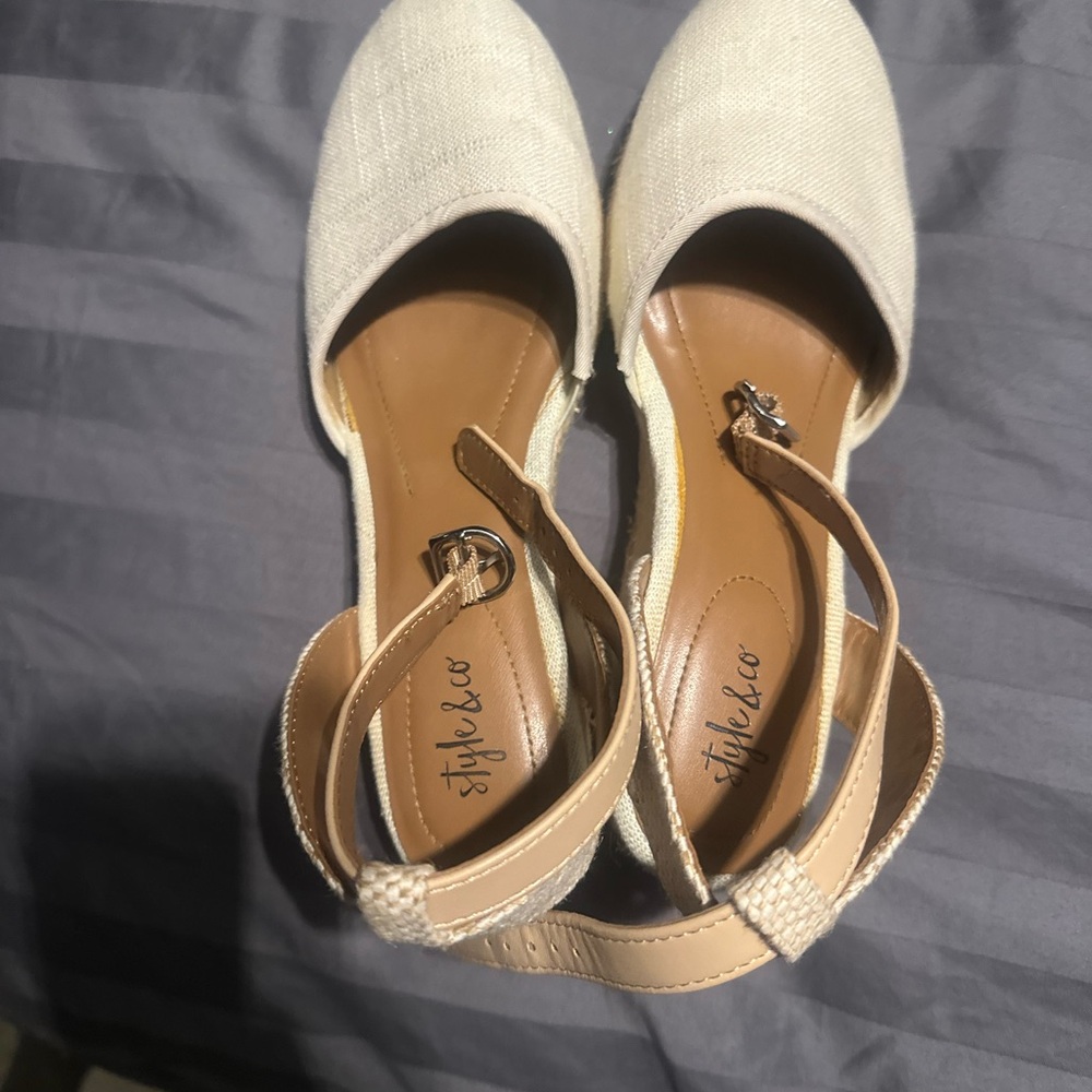 Style & Co. Women's Cream and Tan Wedges - Size 7 - EUC
